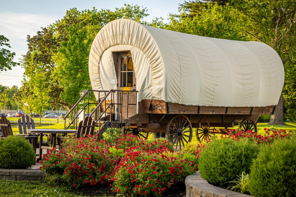 Conestoga Wagon at Bowling Green KOA Holiday Wagon